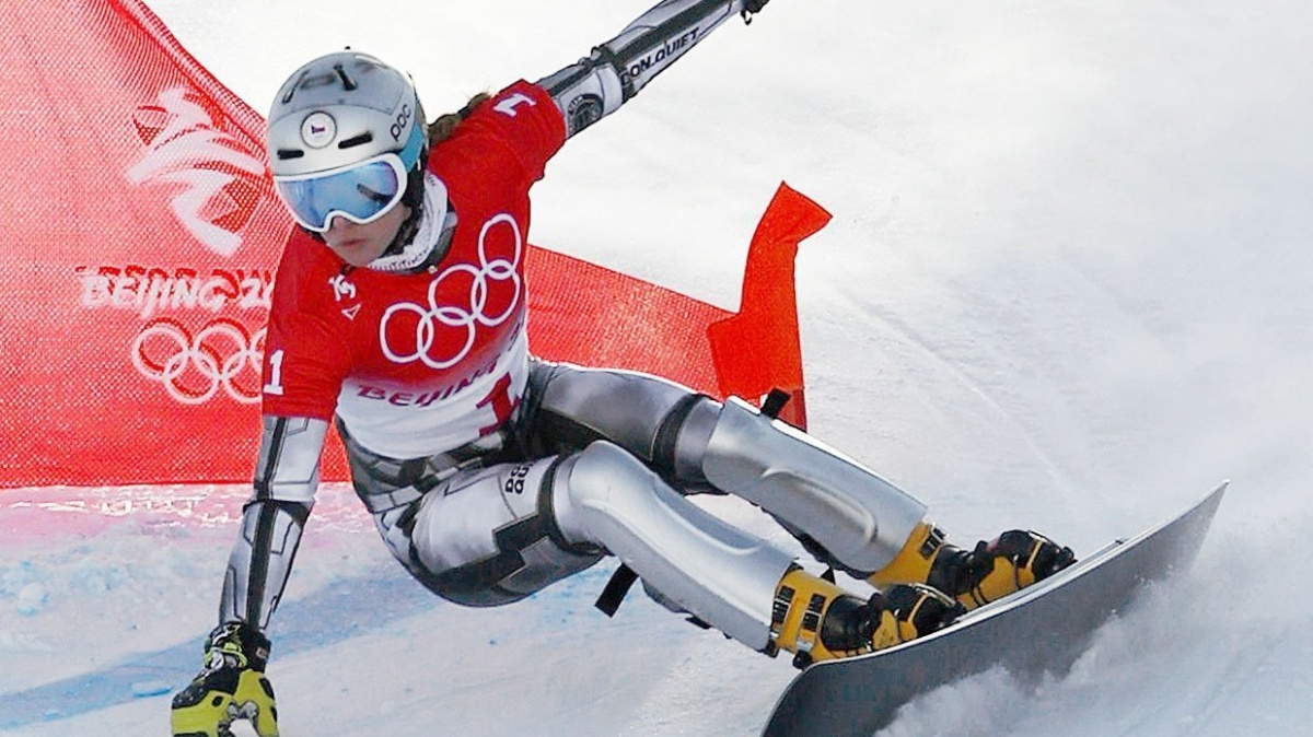První olympijská medaile pro Česko: Ester Ledecká obhájila zlato