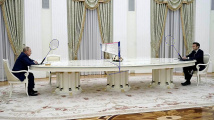 Putinův stůl