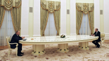 Putinův stůl