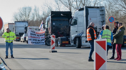 Slovenští dopravci dále protestují na hranicích, chtějí jednat s ministry