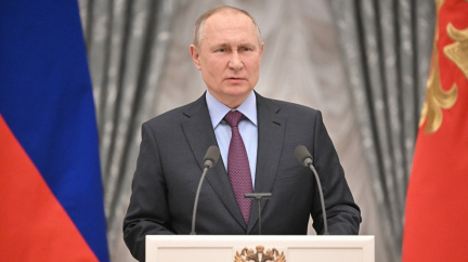 Aktualizováno: Putin dostal svolení poslat vojáky do ciziny, žádá demilitarizaci Ukrajiny