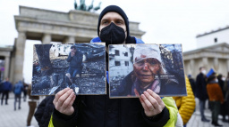 Aktualizováno: Rusko zahájilo rozsáhlý útok na Ukrajinu. Zelenskyj podepsal dekret o všeobecné mobilizaci