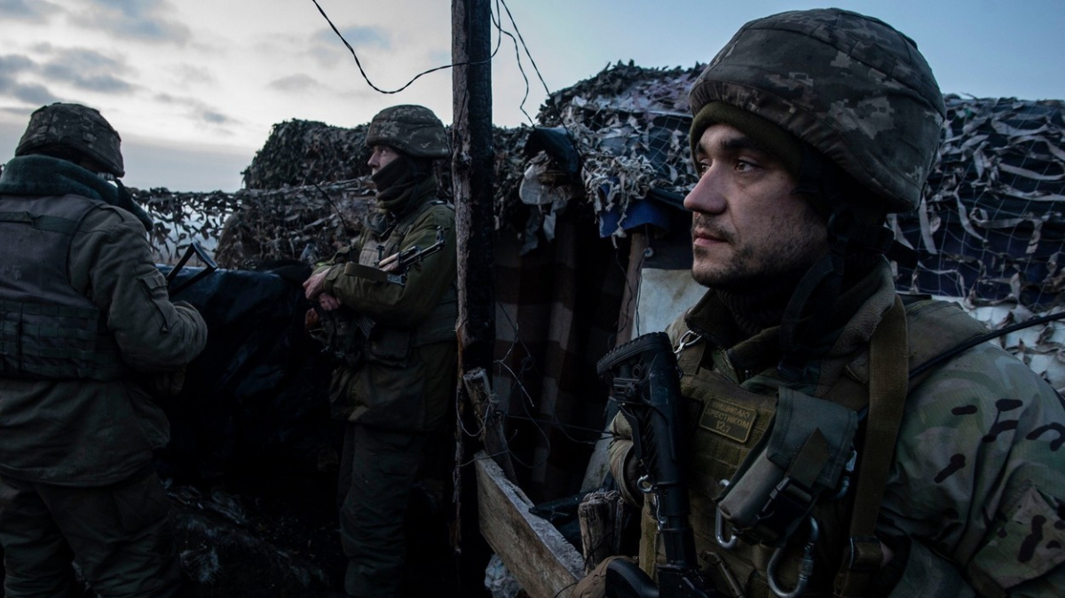 Od začátku ruské invaze zahynulo 137 Ukrajinců, Zelenskyj nařídil mobilizaci