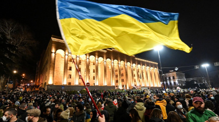 Aktualizováno: Válka na Ukrajině, sedmý den. Rusko je prý ochotno jednat o příměří, dál ale útočí na města