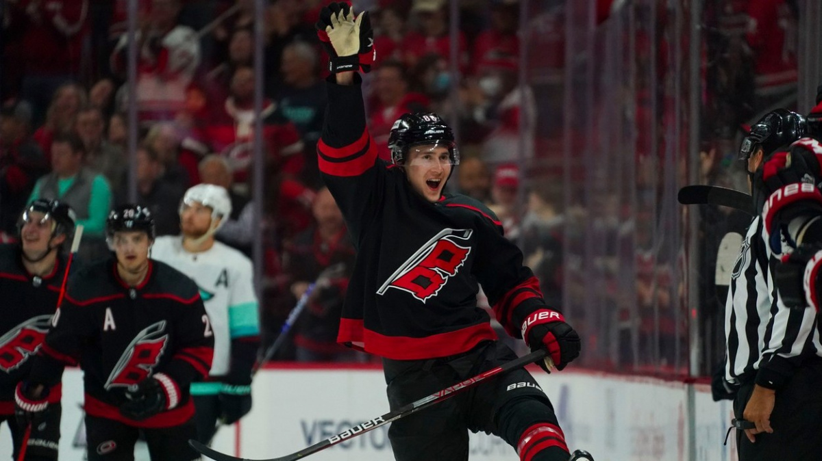 NHL: Nečas rozhodl o výhře Caroliny, Zacha a Chytil asistovali