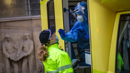 Přibylo 10 387 případů covidu, více než před týdnem. Hospitalizací ale dál ubývá