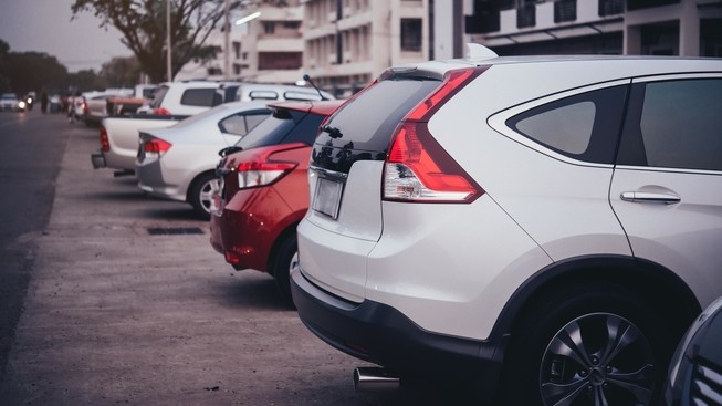 Nedostatek vozů na trhu řeší dovoz ze zahraničí