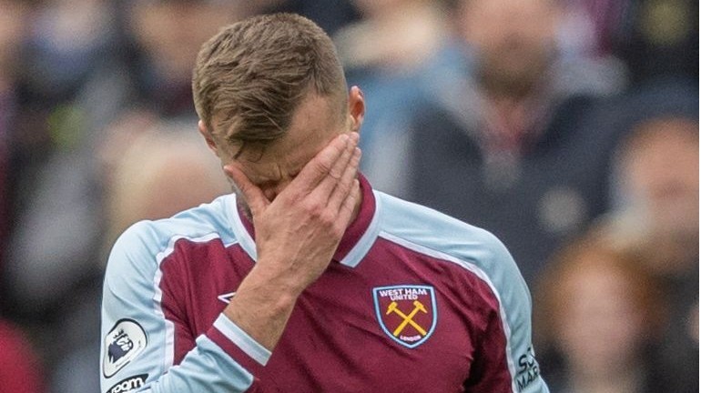 Ukrajinec Jarmolenko se po svém gólu za West Ham neubránil slzám