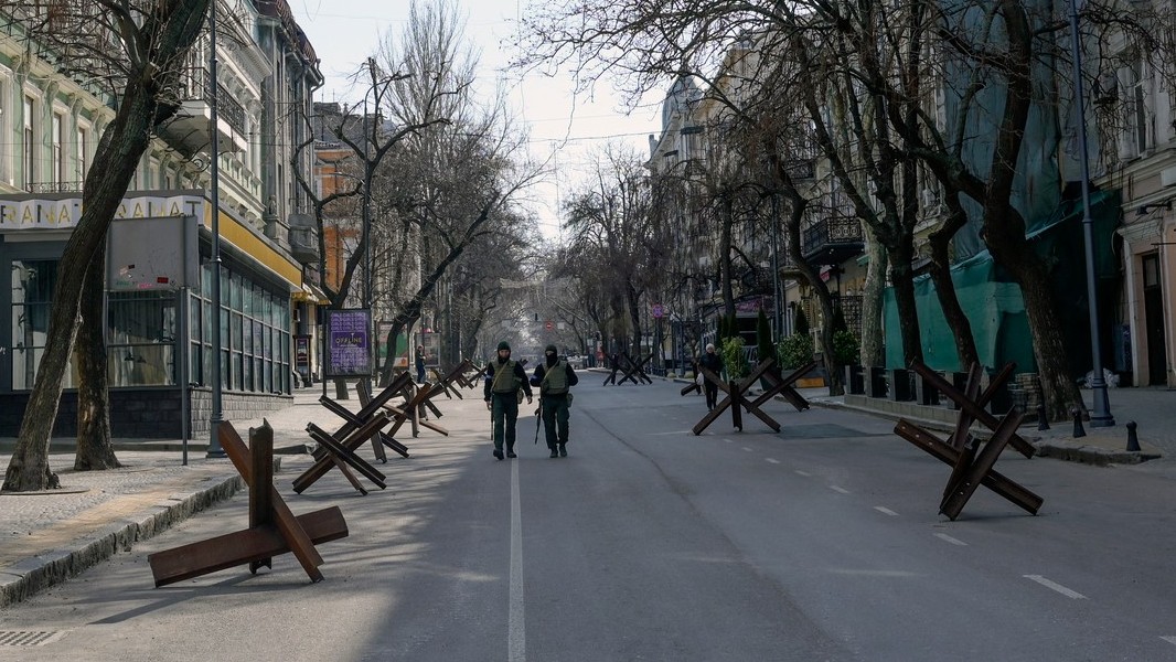 NATO na Ukrajině nezasáhne. Ukrajina ale zbraně dostane, řekl Scholz