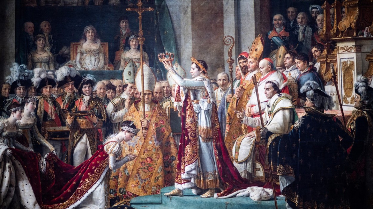 Papírová koruna má své výhody: Je lehká a netlačí