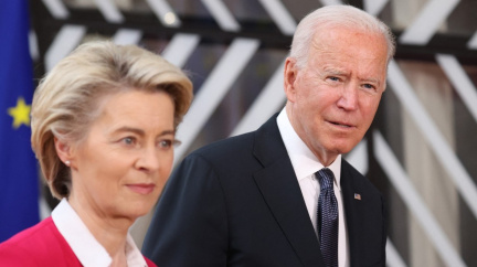 Biden chce EU pomoci k nezávislosti na ruském plynu, slíbil nové dodávky LNG