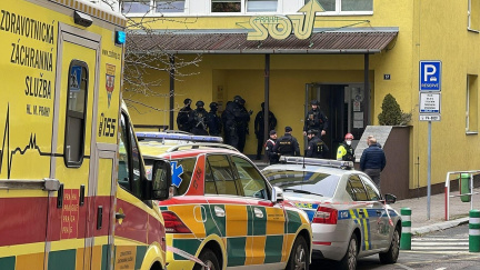 Policie dopadla žáka SOU, který dnes v Praze 4 zabil mačetou učitele