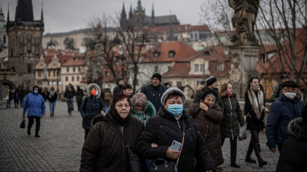 Laboratoře v úterý odhalily 6708 nakažených, je to znovu pokles