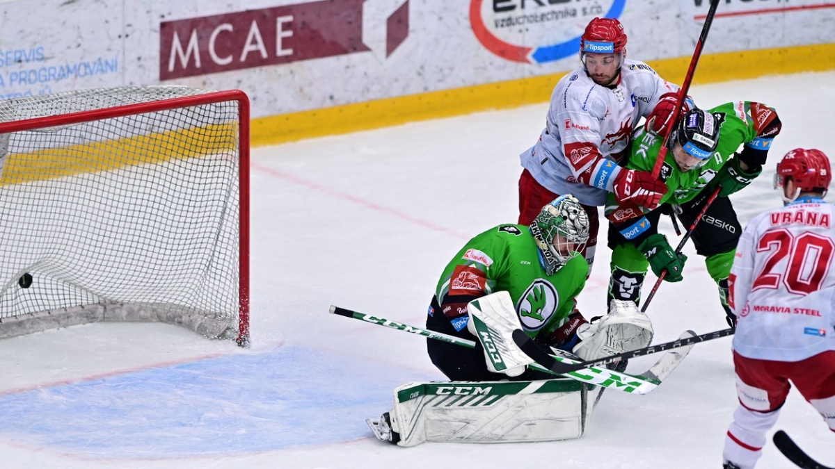 Třinec je počtvrté v řadě ve finále hokejové extraligy