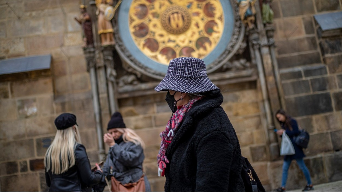 Za čtvrtek přibylo 3303 nakažených, je to nejmíň za všední den za půl roku