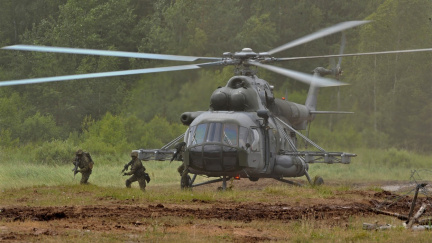 Prvních pět nových vrtulníků pro armádu je ve výrobě, informovalo ministerstvo