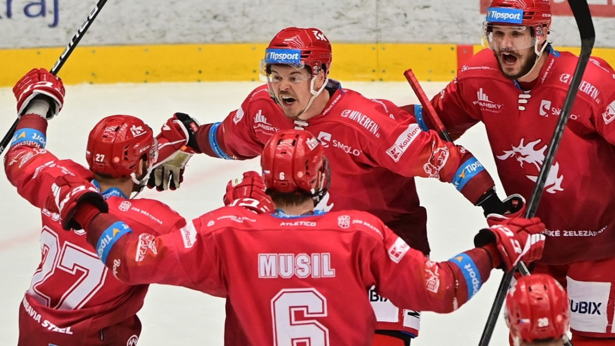 Oceláři vykročili za obhajobou titulu. Drtivým závěrem převálcovali Spartu