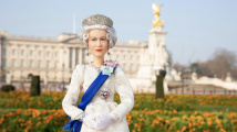 Kupte si královnu Alžbětu -  tu pravou od Mattela