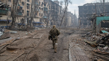 Mariupol není celý v ruských rukou, jak tvrdí Moskva, ukrajinské síly zůstávají, řekl Zelenskyj