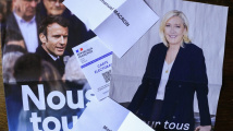 Macron nebo Le Penová? Francii čeká v neděli druhé kolo prezidentských voleb
