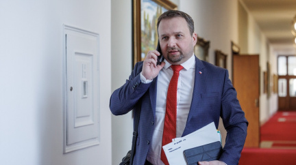 Staronový šéf lidovců: Když někdo ubližuje bezbrannému, musí dostat přes držku