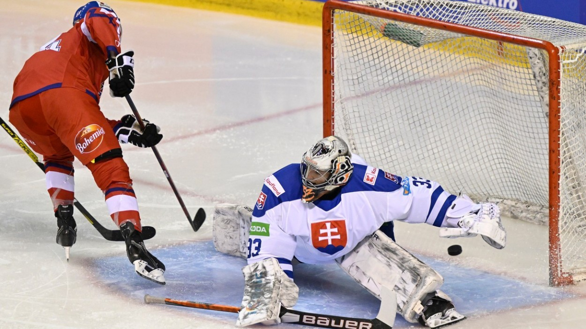 Čeští hokejisté porazili v EHCh Slovensko po nájezdech