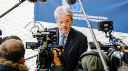 EU bude usilovat o splnění cílů snížit závislost na ruských energiích, řekl eurokomisař Gentiloni
