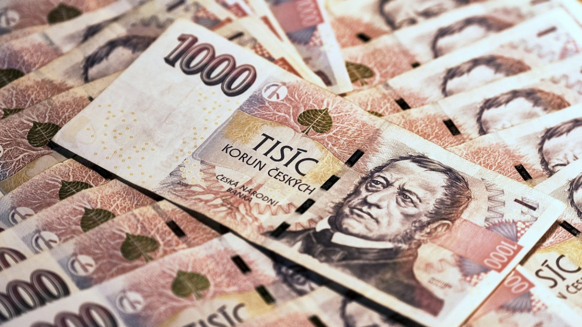 Rada ČNB se rozhodla zasáhnout proti oslabování koruny