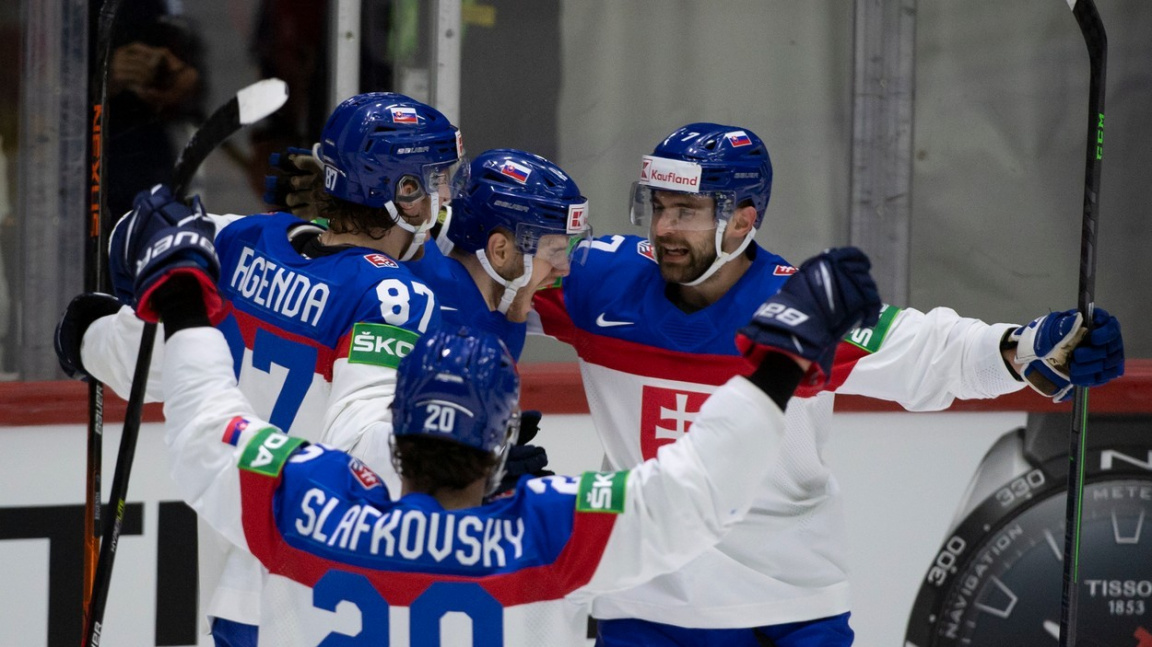 joueur de hockey slovaque bat la France 4:2 |  Nouvelles