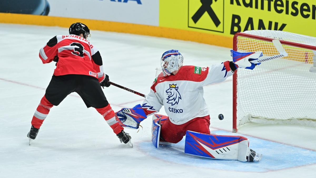 Prohra s outsiderem: Čeští hokejisté po nájezdech poprvé v historii podlehli Rakousku