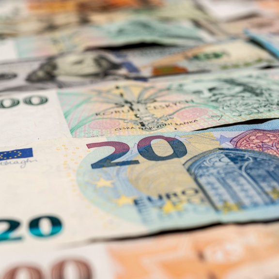 Inflace v EU je rekordní, vystoupila na 8,1 procenta, v Česku je třetí nejvyšší