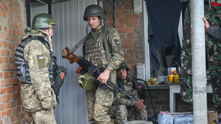 Aktualizováno: Ukrajina o čtvrt roku prodloužila válečný stav a zakázala symboly ruské agrese