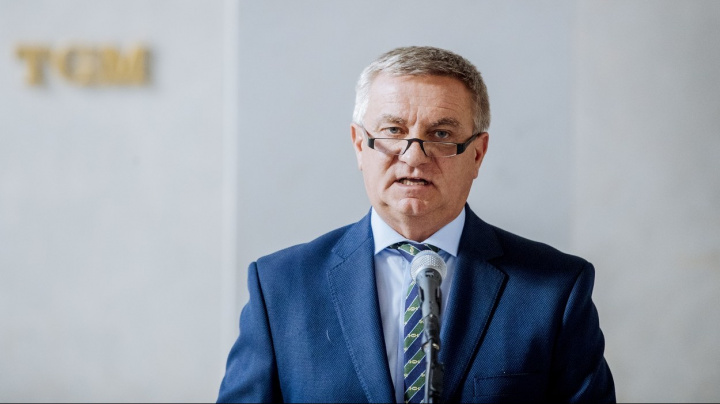 Kancléř Vratislav Mynář si loni vydělal 2,6 milionu hrubého, odhalil server