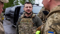 Aktualizováno: Poprvé od začátku ruské invaze vyjel Zelenskyj mimo Kyjevskou oblast, navštívil frontu
