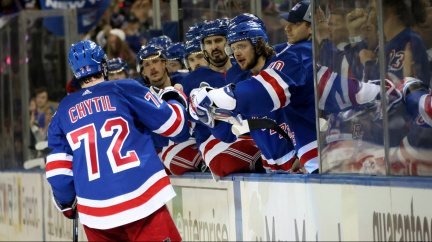 Filip Chytil přispěl dvěma góly k výhře Rangers v úvodním semifinále play off NHL