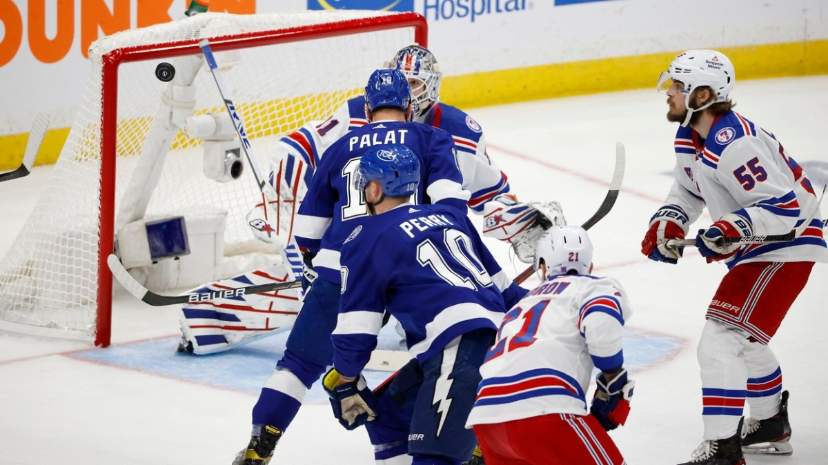 Tampa vyrovnala sérii s Rangers na 2:2, k výhře pomohli Palát s Ruttou