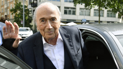 Začal soud s Blatterem a Platinim, Blatter kvůli zdravotním problémům nevypovídal