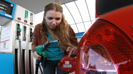 Benzín opět zdražil. Jeho cena je na rekordní úrovni