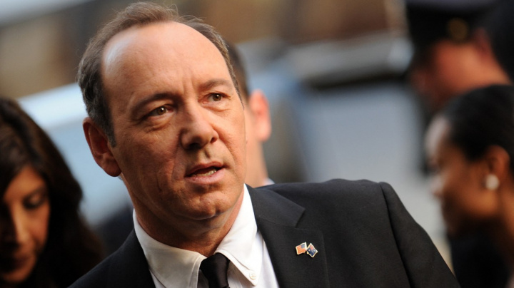 Britská policie obvinila Kevina Spaceyho ze sexuálních zločinů