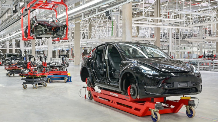 Tesla v USA zvyšuje ceny všech svých aut, rostou ceny surovin