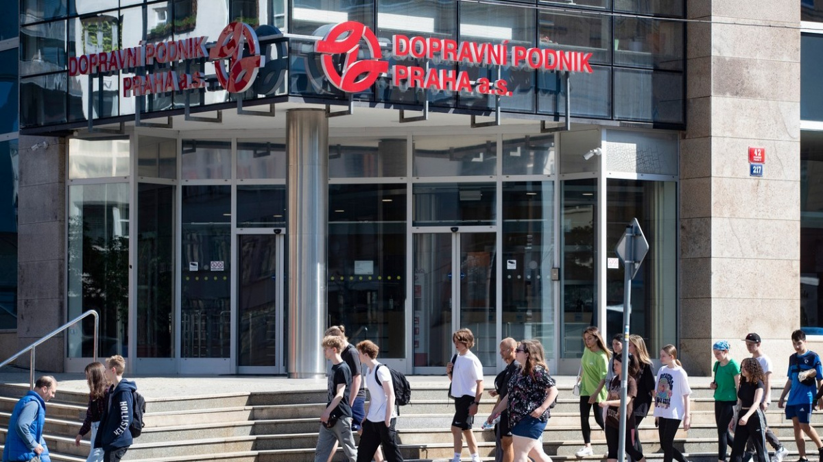 Soud poslal do vazby Hlubučka i další dva obviněné v kauze dopravního podniku