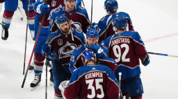 Colorado porazilo ve finále NHL Tampu Bay i podruhé, obhájce deklasovalo 7:0
