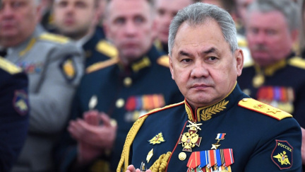 Ruský ministr obrany Šojgu navštívil ruské jednotky na Ukrajině, uvedla Moskva
