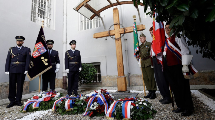 Pietní akce dnes v Praze uctí památku obětí komunistické totality