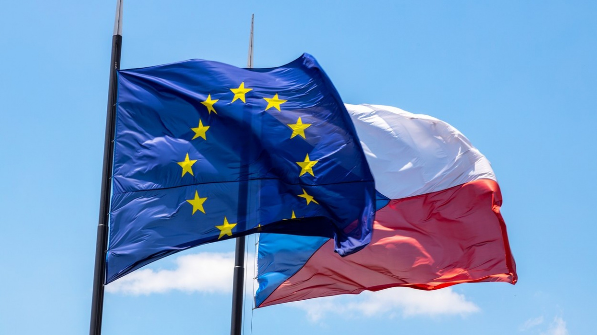 Tři lidé a tři firmy čelí obžalobě za vylákání dotací EU na vědecké projekty