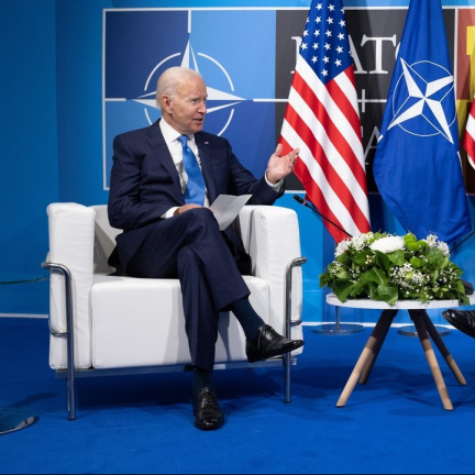 Biden řekl, že je v plánu posílení americké vojenské přítomnosti v Evropě