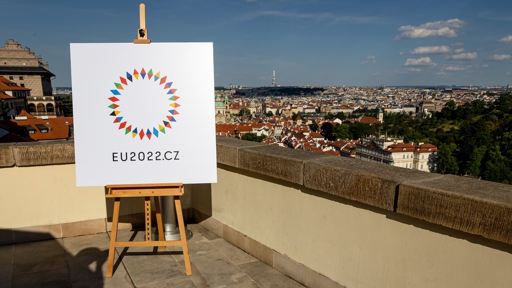 Evropský tisk o českém předsednictví: Místo vizí válka, inflace, Dozimetr a obavy o plyn