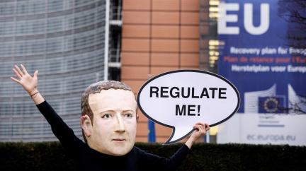 Europoslanci schválili regulaci velkých digitálních firem i obsahu na sítích