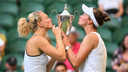 Krejčíková se Siniakovou vyhrály podruhé Wimbledon a mají pátý deblový titul