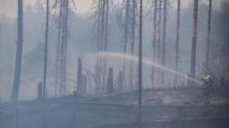Aktualizováno: Požár v Českém Švýcarsku stále není pod kontrolou, bude záležet na počasí